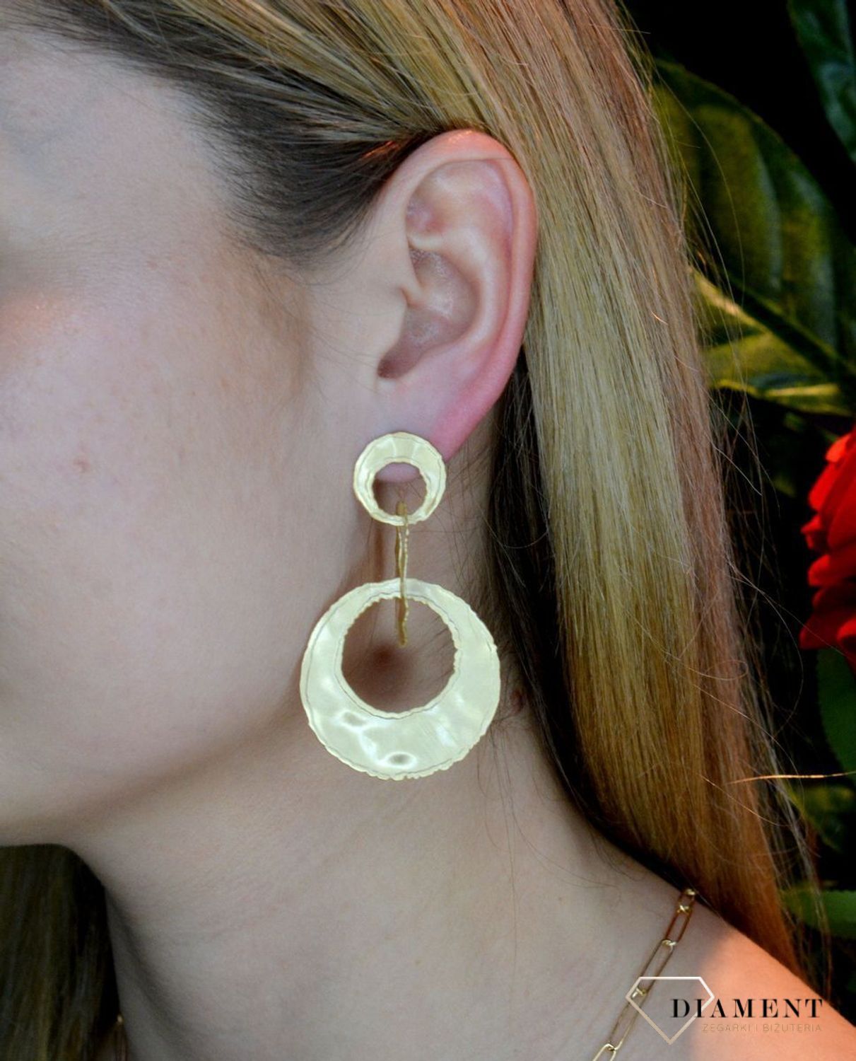 Złote kolczyki 585 gniecione kółeczka potrójne OR AQ H4180228. Srebrne kolczyki duże owalne w pozłoceniu wiszące o okrągłym kształcie💎 Srebrne kolczyki okrągłe w pozłoceniu żółtego złota to ponadczasowa biżuteria 💎. Bi.jpg